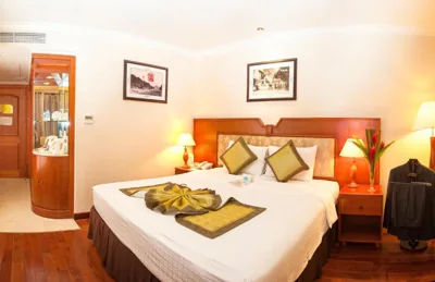 豪华新翼房 — First Hotel