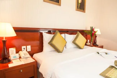 行政豪华新翼房 — First Hotel